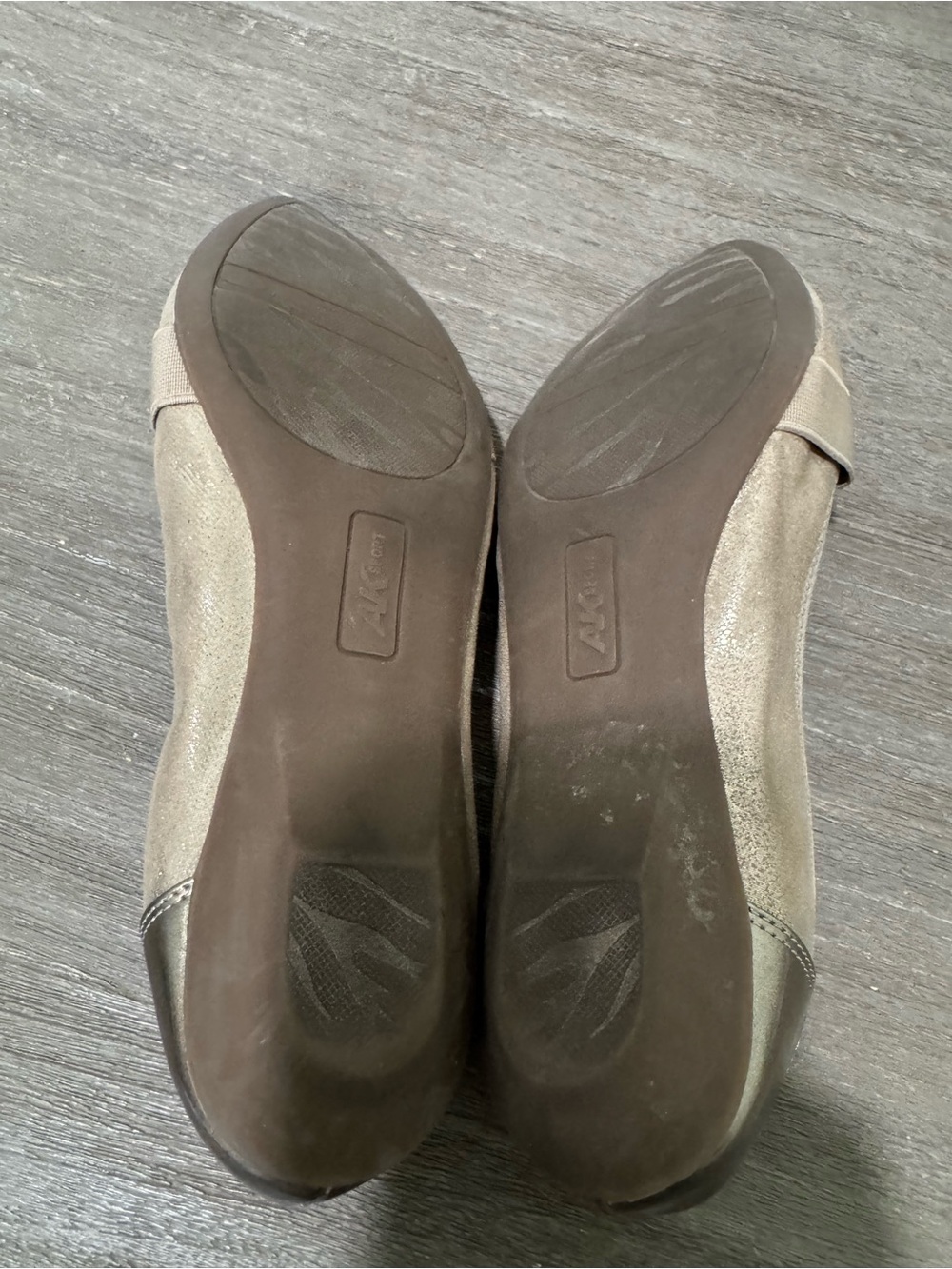 Anne Klein Flat | Size 7 | Good Used Condition - Picture 7 of 8